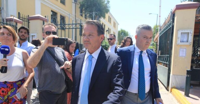 Απόστολος Λύτρας: «Ζήλεψα, αρνήθηκε να μου δείξει πού έστελνε μηνύματα» – Τι είπε στην απολογία του