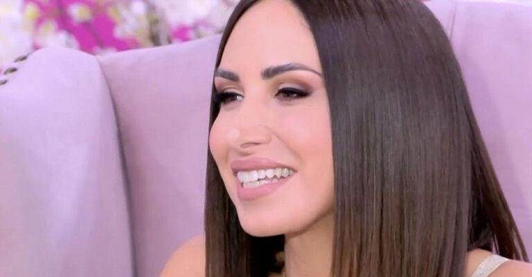 Λένα Ζευγαρά για την αναγνωρισιμότητα: «Με βοήθησε ο Νίκος Μουτσινάς, έπαιζε καθημερινά στην εκπομπή το τραγούδι μου»