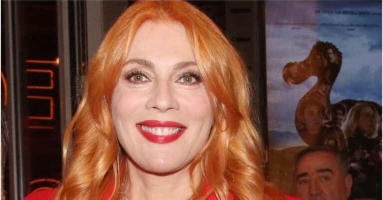 H viral ανάρτηση: H Σμαράγδα Καρύδη με gipsy look σε παραλία της Πορτογαλίας