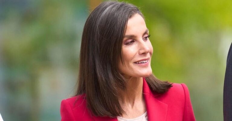 Η βασίλισσα Λετίθια φόρεσε τη φούστα από τη Massimo Dutti που όλες θα θέλαμε στη συλλογή μας