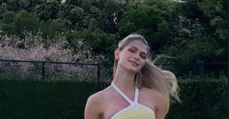 Αμαλία Κωστοπούλου: Πανέμορφη στην εξοχή με σούπερ μίνι τουίντ φόρεμα Alessandra Rich αξίας 1.000 εuρώ