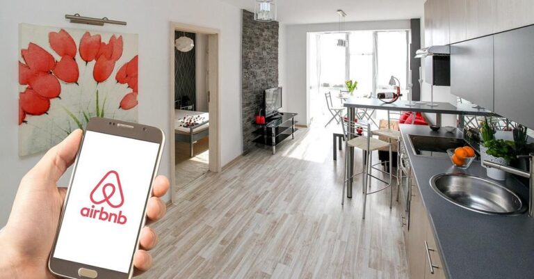 Ισπανία: Τέλος τα Airbnb στη Βαρκελώνη για να περιοριστεί το αυξημένο κόστος στέγασης