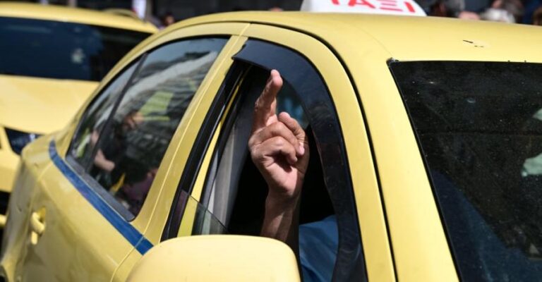 Αδιανόητη καταγγελία γυναίκας για οδηγό ταξί: Πήρε 20 εuρώ για διαδρομή 10 λεπτών