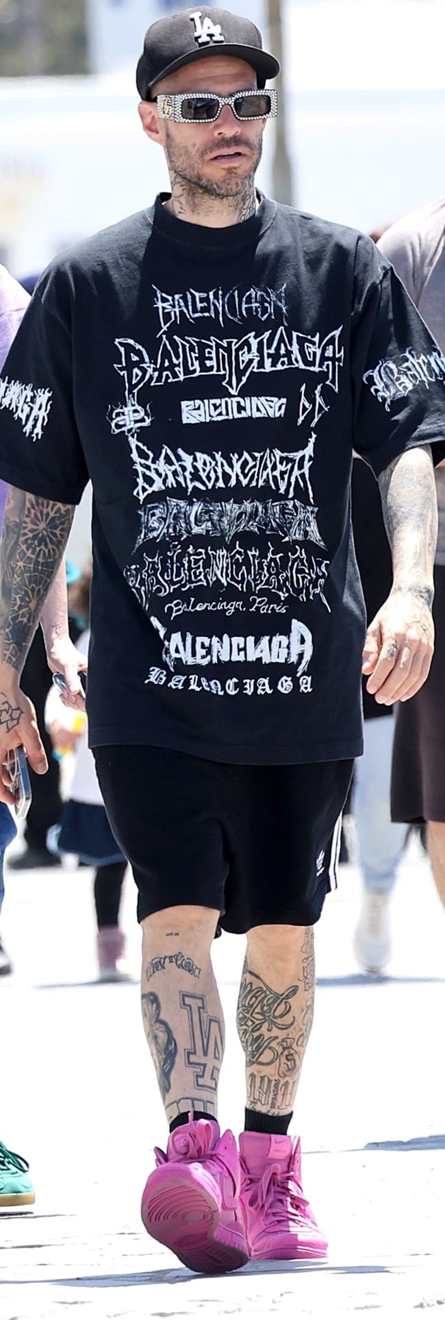 ff7e9b72fb5f41c3be8e0730c9acfc7a 1