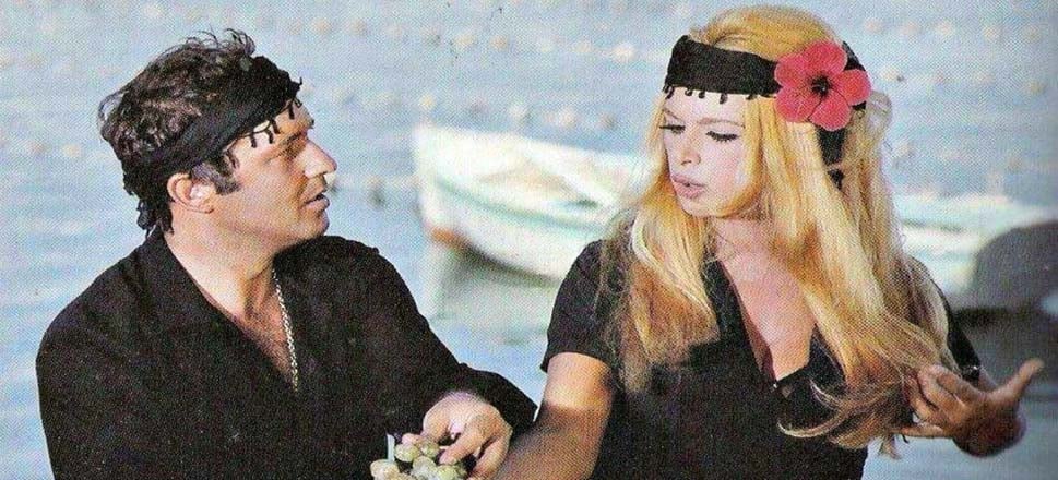 mitsi karra i sosias tis voygioyklaki ta kallisteia o gamos me podosfairisti i aystralia to diafimistiko i aposyrsi kai i oikogeneia 1