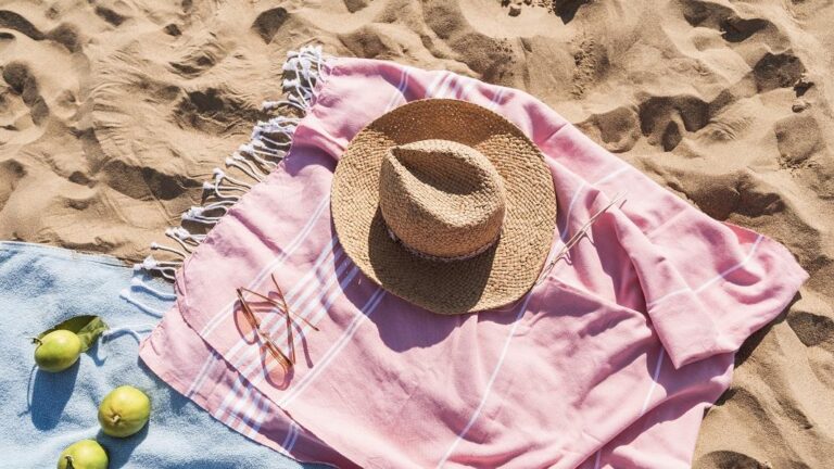 Πώς πρέπει να πλένετε τις πετσέτες θαλάσσης για να μην «σκληραίνουν»