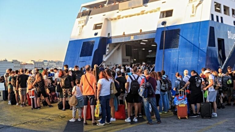 Ακριβό… σπορ τα ελληνικά νησιά: Ψηφίζουν εξωτερικό πολλοί Έλληνες, πιο φθηνό το Παρίσι από την Πάρο