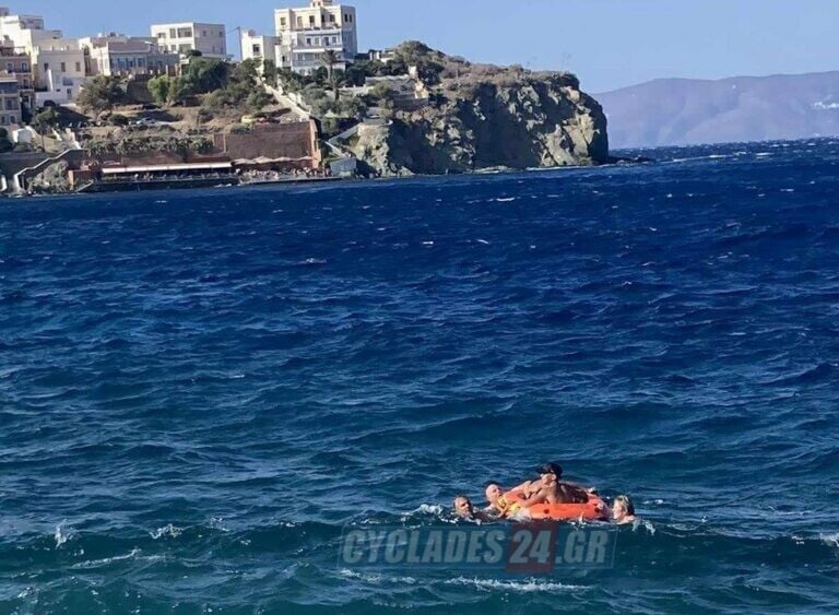 Σύρος: Λιμενικός τριαθλητής έσωσε δύο παιδιά που παρασύρθηκαν στο πέλαγος