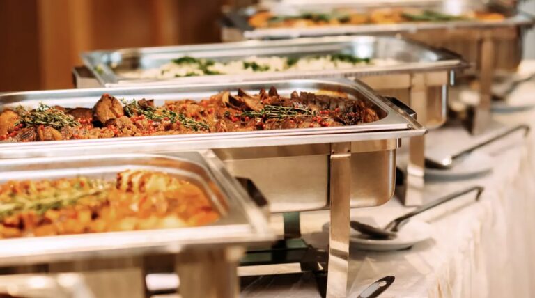 «Ξινός» τους βγήκε ο γάμος – 50 τα κρούσματα γαστρεντερίτιδας σύμφωνα με τον ΕΟΔΥ