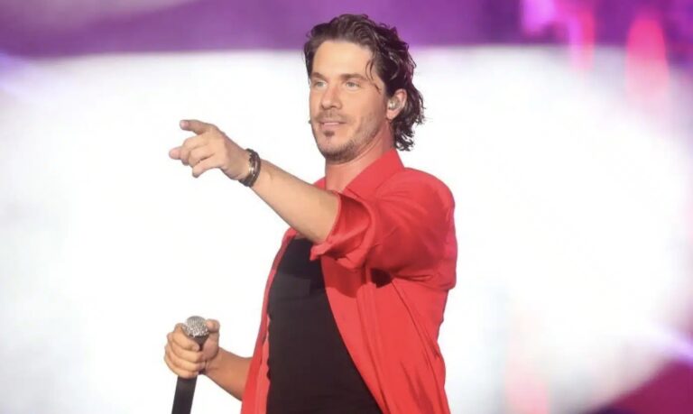 Συγκίνηση: Ο Νίκος Οικονομόπουλος αφιέρωσε το «Έκπτωτος Άγγελος» σε Αστυνομικό που έχασε τη ζωή του εν ώρα υπηρεσίας