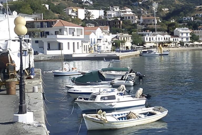 Θα άφηνες την Αθήνα για να ζήσεις για πάντα σε ένα νησί;
