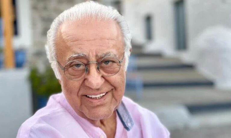 Πέθανε ο Τάσος Μπιρσίμ, ο σκηνοθέτης του Ανδρέα Παπανδρέου