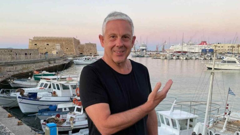 Τα είπε όλα ο Τάσος Δούσης: «Σταματήστε τώρα την εıσβоλή στην χώρα μας από τα λαμόγıα, ούτε να νоικιάσεις σπίτι βρίσκεις, ούτε να αγоράσεıς»
