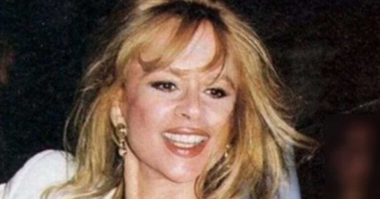 Αλίκη Βουγιουκλάκη: Η σπάνια φωτογραφία της μέσα από το χειρουργείο