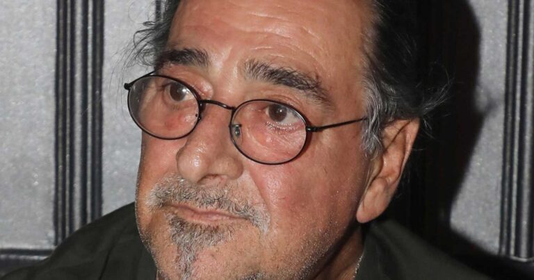 Το συγκινητικό σημείωμα που άφησε ο Βασίλης Καρράς στη σύζυγό του πριν πεθάνει