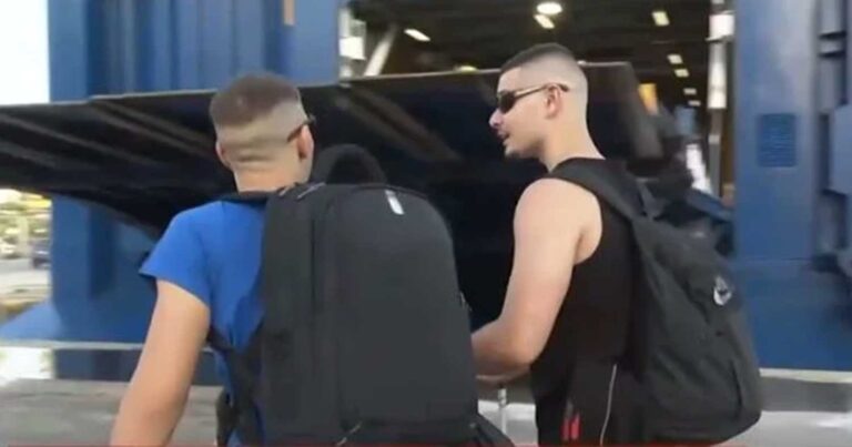 Πειραιάς: Φίλοι έψαχναν το πλοίο για Πάρο και τελικά το έχασαν – Βίντεο από τη στιγμή που κλείνει η μπουκαπόρτα και μένουν εκτός