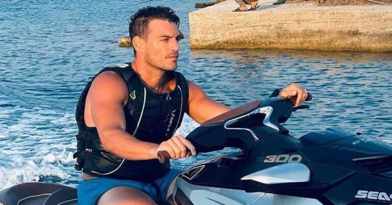 Δημήτρης Φιντιρίκος: Κάηκε ολοσχερώς το jet ski του από την πυρκαγιά στη Βάρης – Κορωπίου