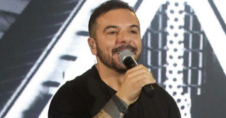 Τριαντάφυλλος: Το δημόσιο ξέσπασμα για τα Mad VMA – «Το βαρέθηκε το τηλεκοντρόλ, ψεύτικα βραβεία»
