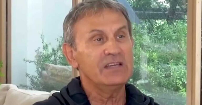 Γιώργος Νταλάρας: «Έλεγαν ότι κάνω συναυλίες για τα χρήματα, ο χρόνος τους βάζει φερμουάρ στο στόμα»