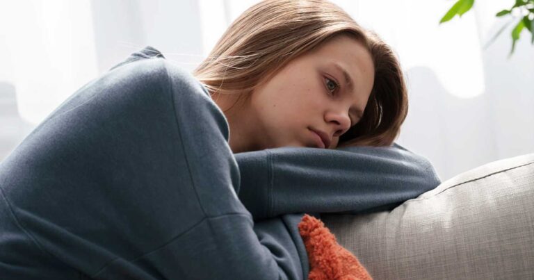 Οι άνθρωποι που δεν τους είπαν ποτέ «είμαι περήφανος για σένα» μεγαλώνοντας συνήθως αναπτύσσουν αυτά τα 9 χαρακτηριστικά αργότερα στη ζωή τους