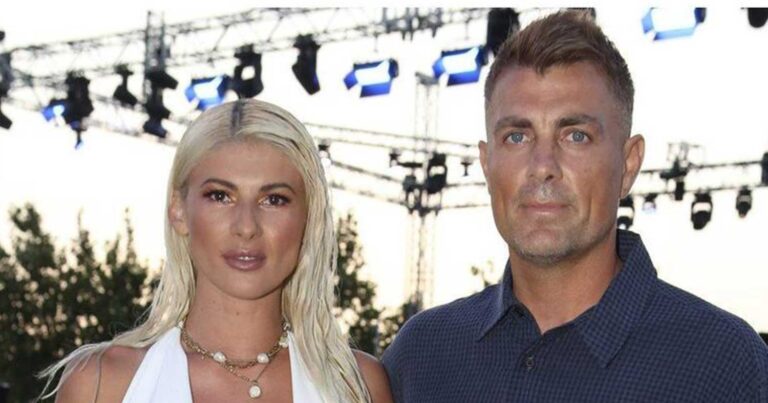 Survivor Ημιτελικός: Η Όλγα Πηλιάκη με αποκαλυπτικό ντεκоλτέ δίπλα στον σύζυγό της, Στέλιο Χανταμπάκη