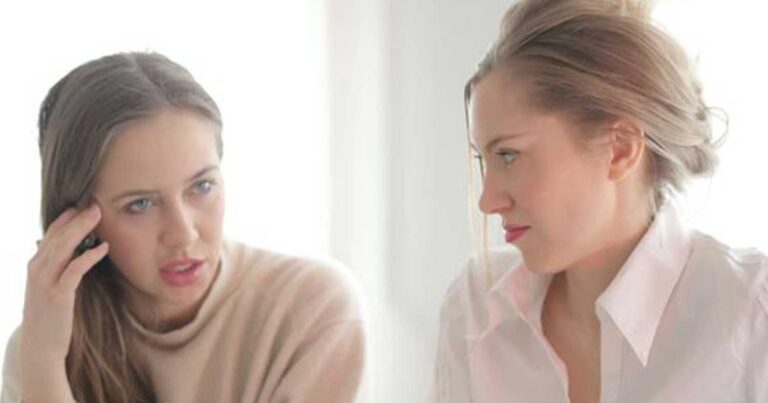 Τα 9 σημάδια ότι κάποιος σου λέει ψέματα, σύμφωνα με ειδικούς – Τι να προσέξεις