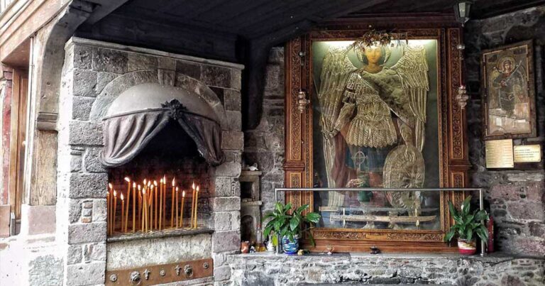 Ο Ταξιάρχης στο Μανταμάδο: Το Ιερό Προσκύνημα στην Λέσβο στην Μονή Παμμεγίστων Ταξιαρχών