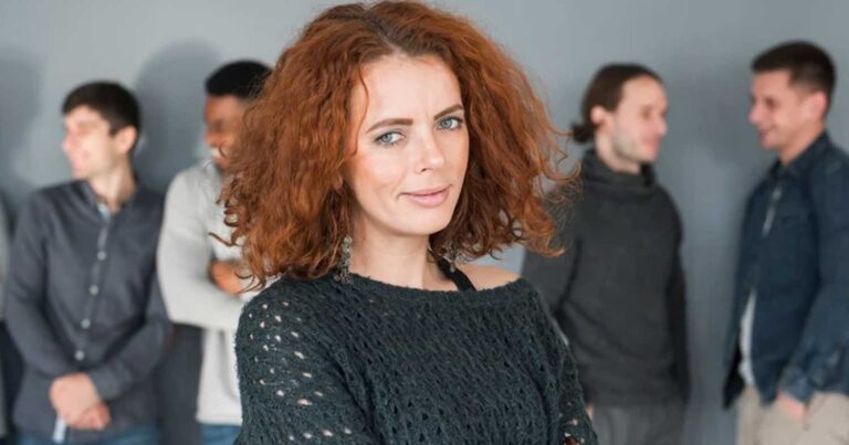 Τα 8 σημάδια που μαρτυρούν ότι κάποιος έχει κόμπλεξ ανωτερότητας