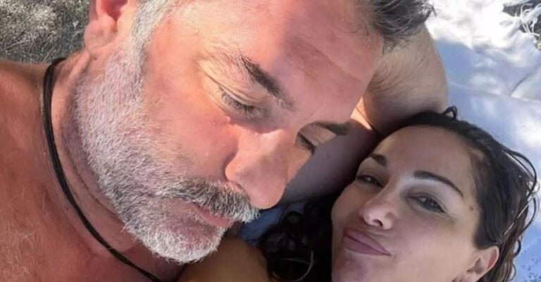 Ο Βασίλης Μπισμπίκης έκανε ερωτική εξομολόγηση στη Δέσποινα Βανδή και «έλιωσε» το Πανελλήνιο