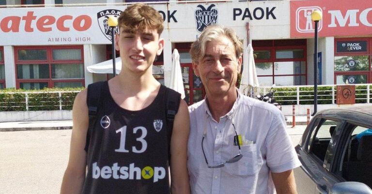 Αίας Μανθόπουλος: Συγκινεί η ανάρτηση του 18χρονου γιου του, Χρήστου που υπέγραψε επαγγελματικό συμβόλαιο με τον ΠΑΟΚ