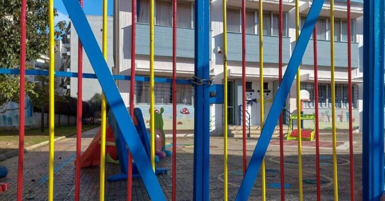 Σχολεία: Ανατροπή με το πρώτο κουδούνι – Τι ώρα θα χτυπάει τη νέα χρονιά