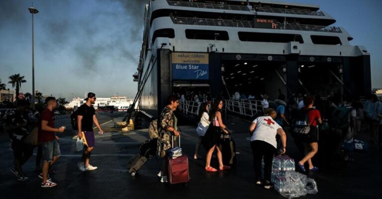 Οι μισθοί στην Ελλάδα έμειναν στο 2012 αλλά οι τιμές για διακοπές εκτοξεύτηκαν – Τι έδειξε έρευνα