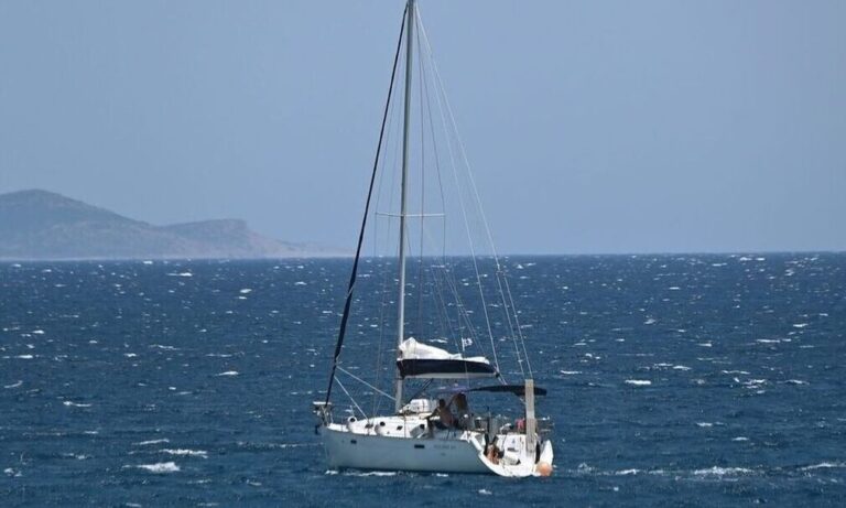 Συναγερμός στη Σαντορίνη: Βυθίζεται ιστιοφόρο – Σε εξέλιξη επιχείρηση διάσωσης