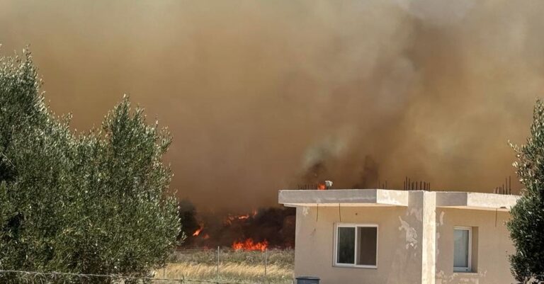 Φωτιά στην Κω: Μήνυμα του 112 για εκκένωση της Καρδάμαινας