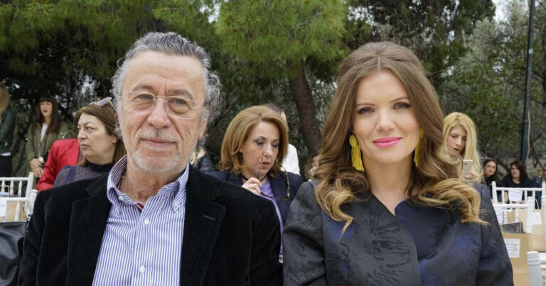 Σιένα Τριανταφυλλοπούλου: Η κούκλα κόρη της Κιμ Κίλιαν και του Τριανταφυλλόπουλου στην τελετή αποφοίτησής της