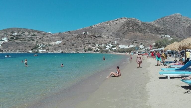 Η νέα βασίλισσα των διακοπών: Το νησί που άλλαξε προς το καλύτερο μοιάζει πλέον με την παλιά, κούκλα Μύκονο