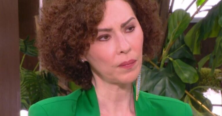 Συγκλονίζει η Δώρα Χρυσικού: Δείχνει για πρώτη φορά την τομή 40 εκατοστών στο σώμα της μετά την μάχη με τον καρκίνο