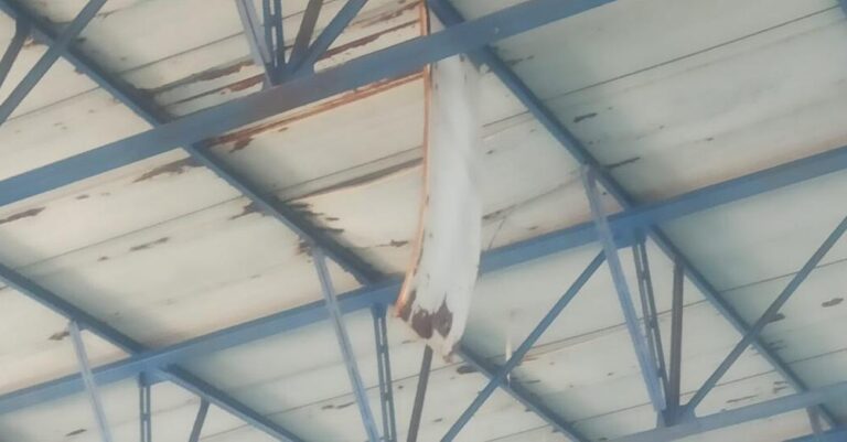 Κατέρρευσε μεταλλικό πάνελ Δημοτικού Κολυμβητηρίου -Ήταν γεμάτο αθλούμενους & παιδιά