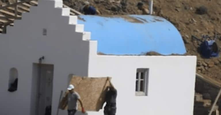 Μύκονος: «Ξεθάφτηκε» το εκκλησάκι στη βίλα του Αντώνη Ρέμου