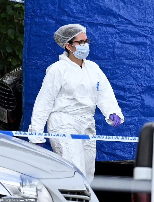 87154997 13619771 forensics outside a home in ashlyn close bushey where three wome a 17 1720616751190