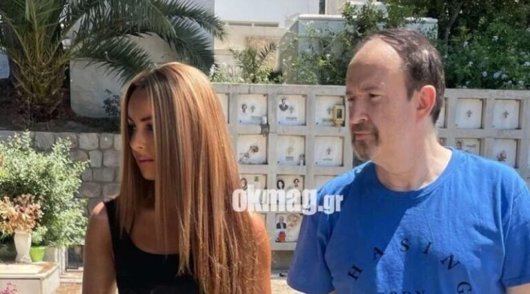 Ο Γιάννης Παπαμιχαήλ με τη σύζυγό του, Ελένη Κολτζή για το τρισάγιο στον τάφο της Αλίκης Βουγιουκλάκη