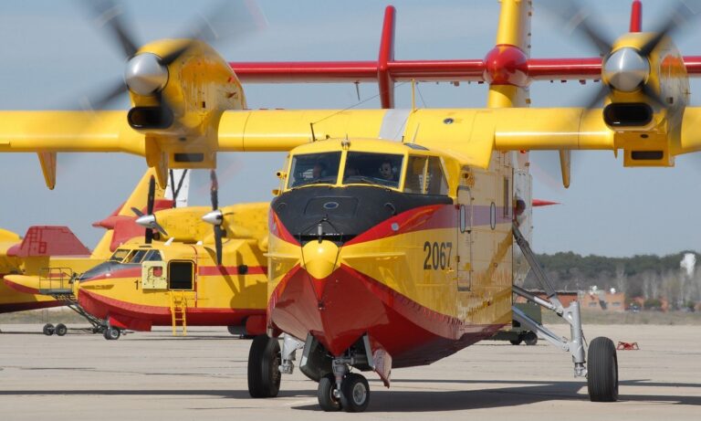 4 ελληνικά Canadair συνδράμουν στην κατάσβεση των πυρκαγιών στην Αλβανία