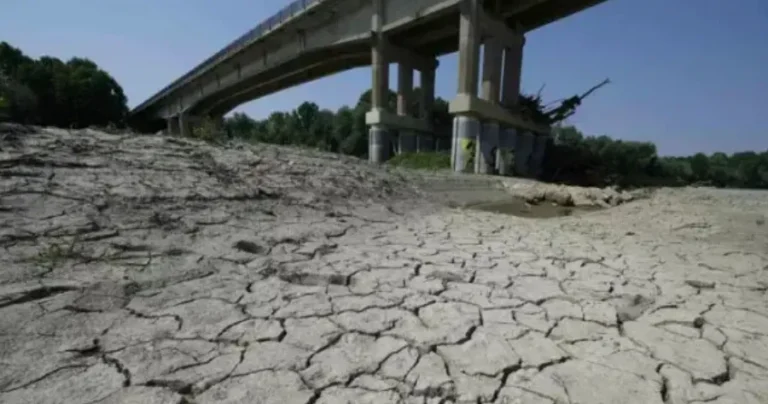 Ένα βήμα πριν τη λειψυδρία η Αττική: Στερεύει το νερό μέρα με τη μέρα, αδειάζουν οι ταμιευτήρες
