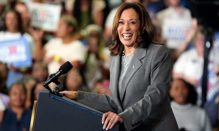 Η Χάρις φόρεσε το «δαχτυλίδι» του Μπάιντεν: «Θα νικήσουμε»