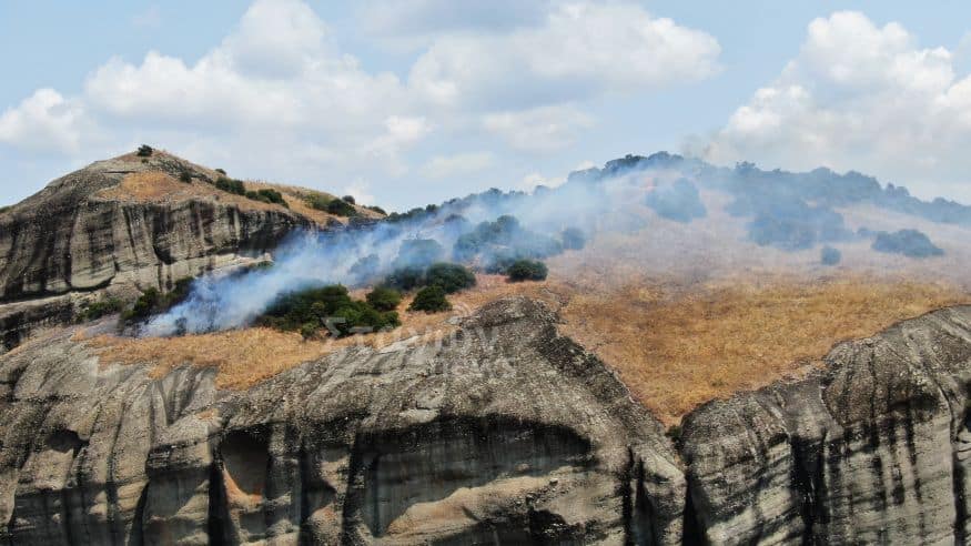 Δεν πίστευαν στα μάτια τους οι κάτοικοι - Είδαν φλόγες να πετάγονται σε βράχο 8 dji 0802