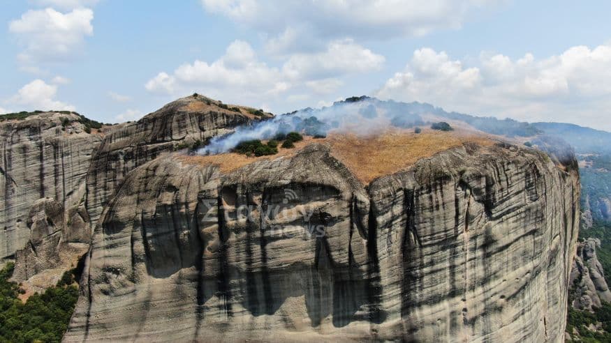 Δεν πίστευαν στα μάτια τους οι κάτοικοι - Είδαν φλόγες να πετάγονται σε βράχο 9 dji 0804