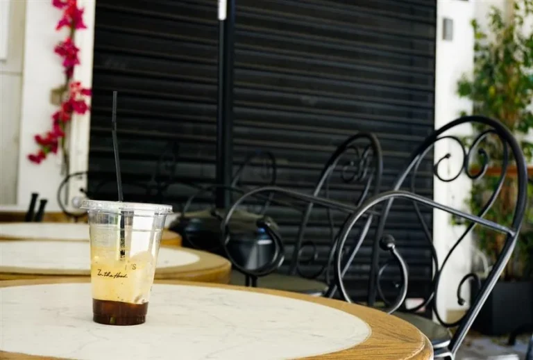 Καφές: Ανεβαίνει από σήμερα η τιμή – Στο 24% ΦΠΑ για κατανάλωση σε καφετέρια
