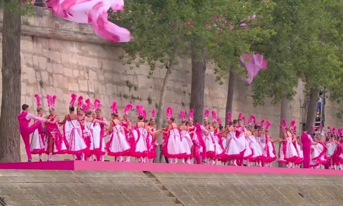 Ολυμπιακοί Αγώνες 2024: Επαναστατικοί χοροί από τα μπαλέτα Μουλέν Ρουζ δίπλα στον Σηκουάνα