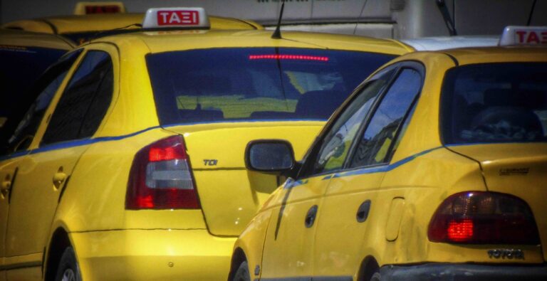 Τουρίστας πλήρωσε 130 ευρώ ταξί από Πειραιά για αεροδρόμιο και ρωτά… «Με εξαπάτησε ο οδηγός ταξί;»