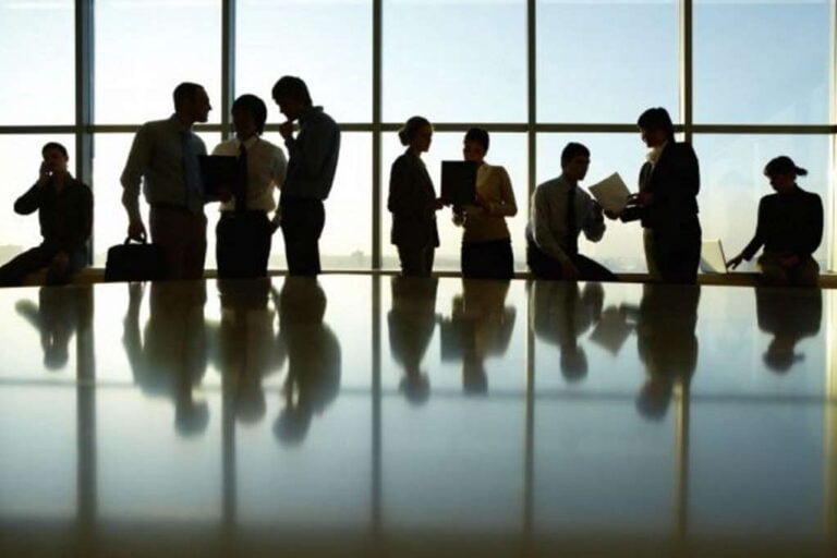Έκτακτα μέτρα για τον καύσωνα από αύριο στον ιδιωτικό τομέα – Τι θα ισχύσει